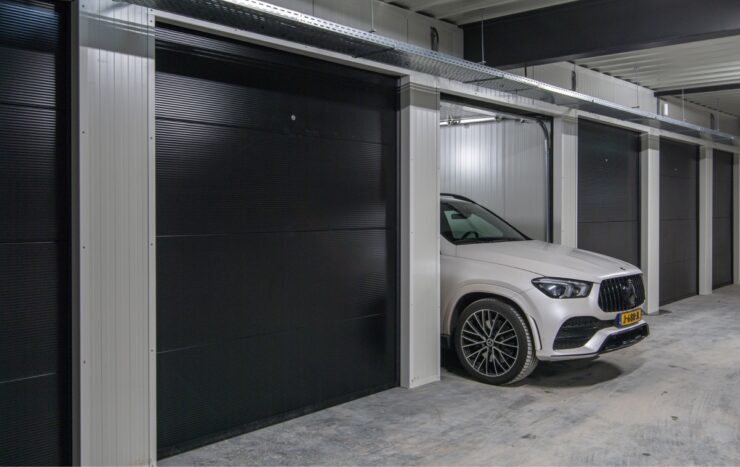 https://boxboxbox.nl/uploads/Auto-geparkeerd-in-garagebox-1.jpg